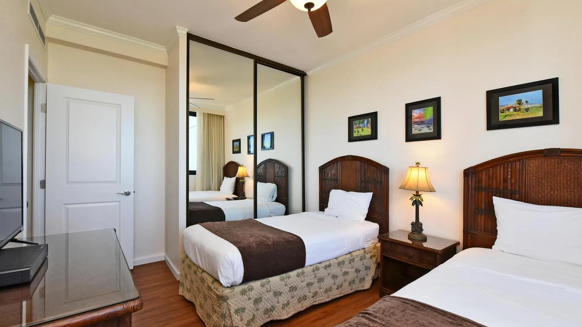 Resort Kaanapali Shores 160 - Sleep Steps Away From The Ocean Kahana